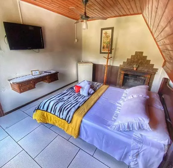 Majatalo Pousada Colibri Serrano