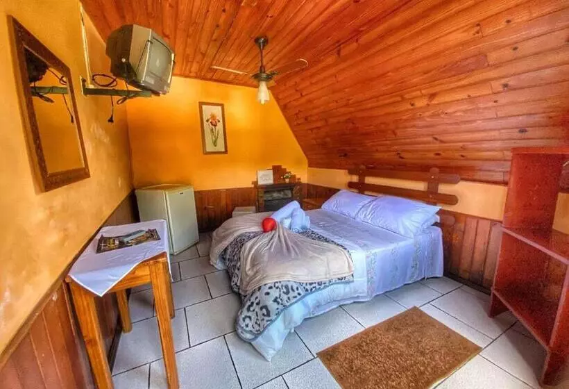 Majatalo Pousada Colibri Serrano