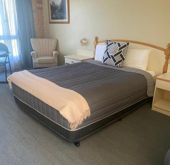 Tumbarumba Motel & Elms Restaurant