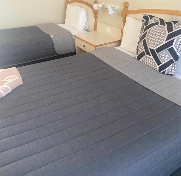 Tumbarumba Motel & Elms Restaurant