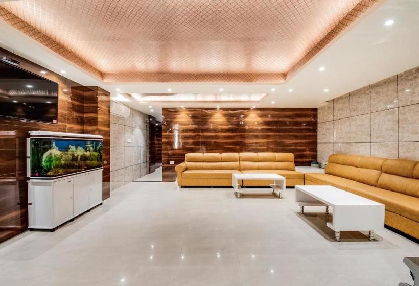 Hotel Fab Svr And Banquet