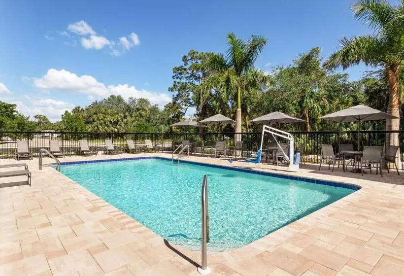 Hotelli Fairfield By Marriott Inn & Suites Bonita Springs
