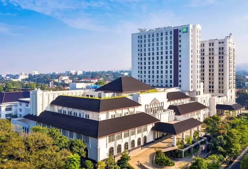 ホテル Ibis Styles Bandung Grand Central