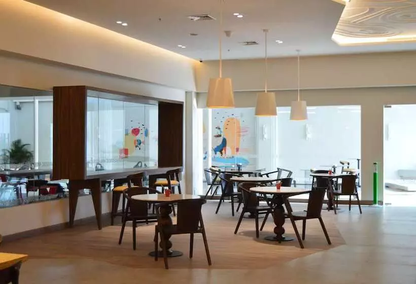 ホテル Ibis Styles Bandung Grand Central