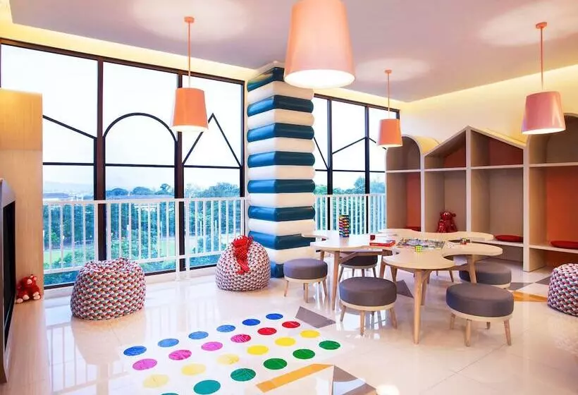 ホテル Ibis Styles Bandung Grand Central