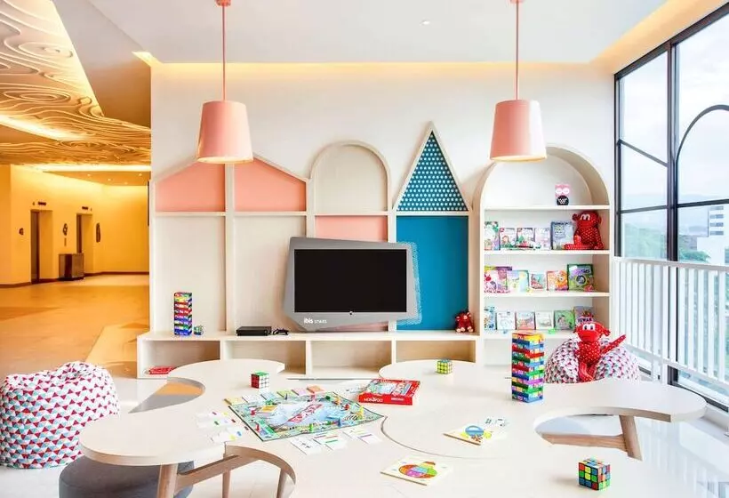 ホテル Ibis Styles Bandung Grand Central