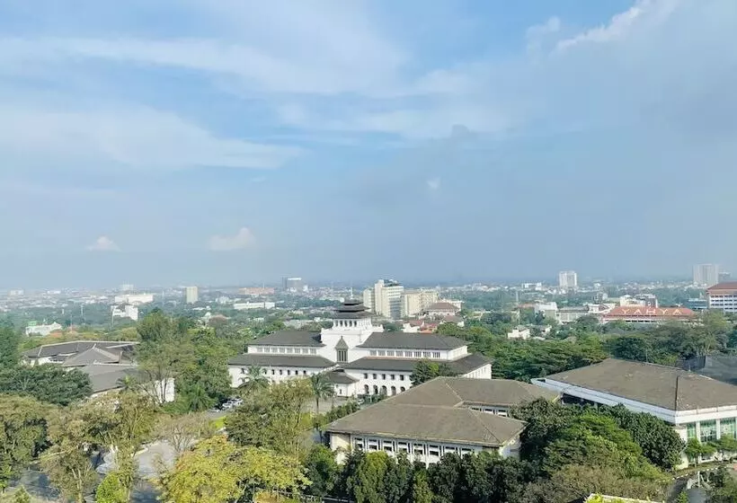 ホテル Ibis Styles Bandung Grand Central