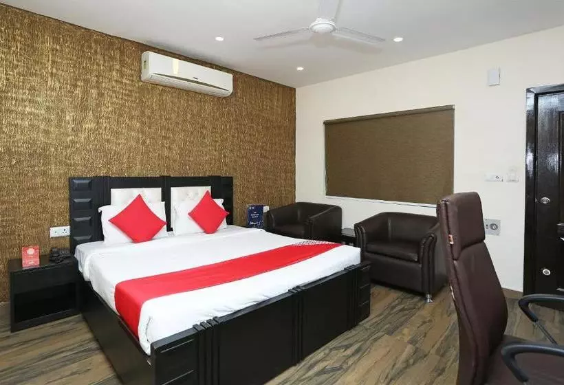 ホテル Oyo 29173 The Grand, Jammu