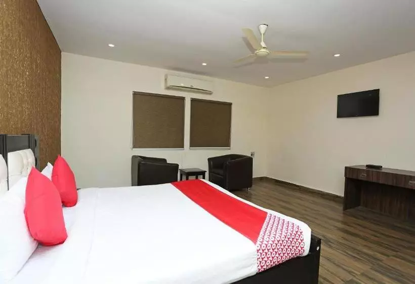 ホテル Oyo 29173 The Grand, Jammu