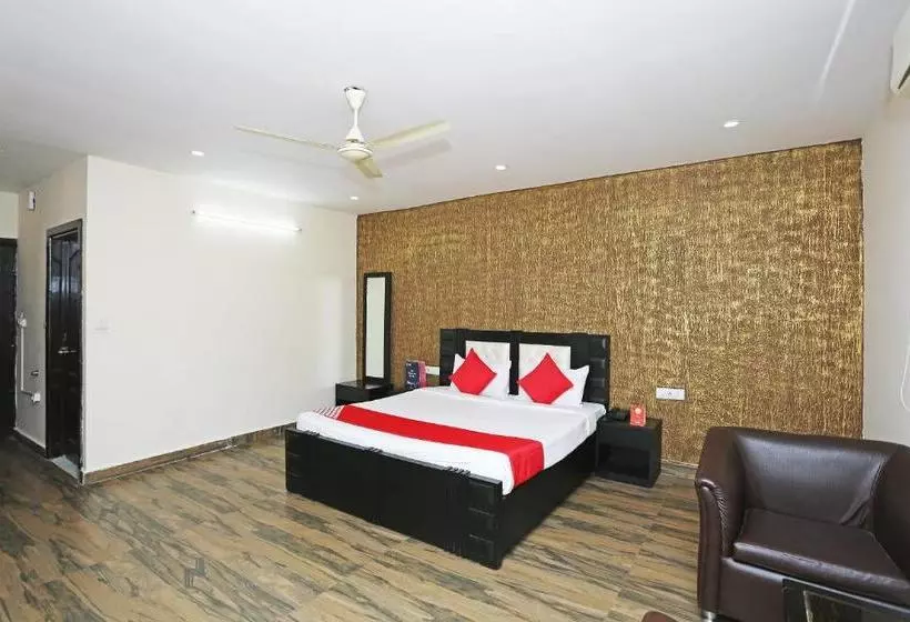 ホテル Oyo 29173 The Grand, Jammu