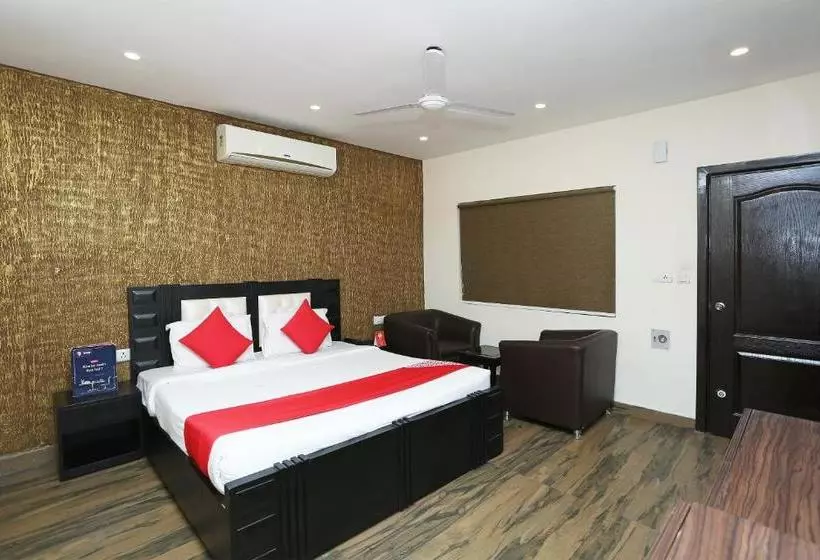 ホテル Oyo 29173 The Grand, Jammu