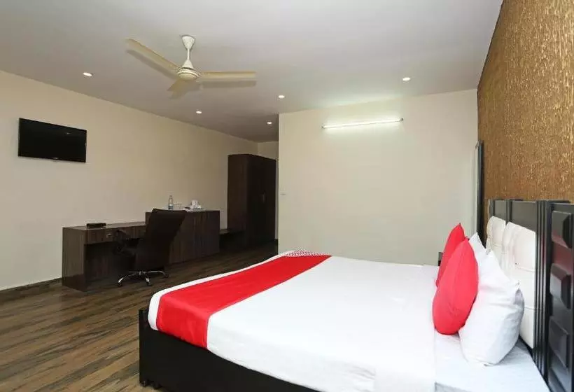 ホテル Oyo 29173 The Grand, Jammu
