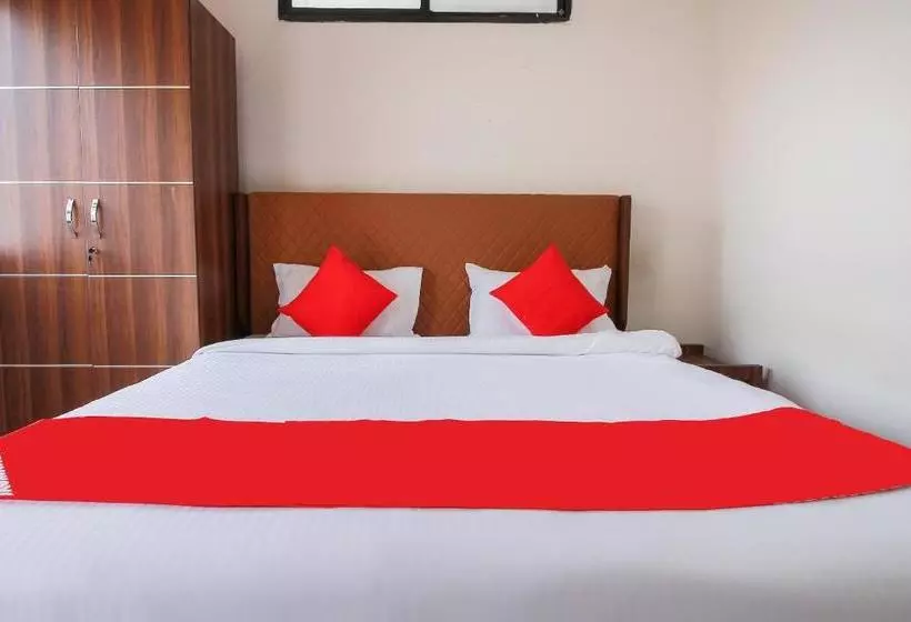 Hotelli Oyo 46968 Mahakal Inn
