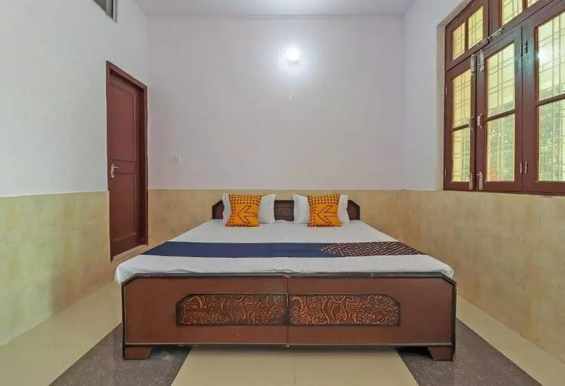 ホテル Spot On 75975 Gita Ashram