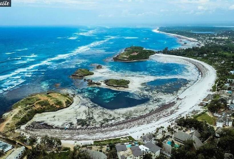 پانسیون Room In Guest Room Beautiful Ascot Residence Right On White Sandy Beach