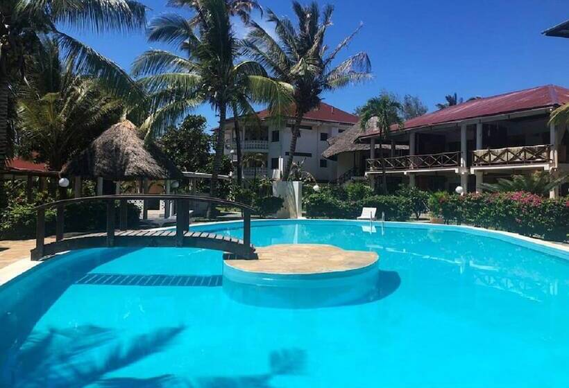 پانسیون Room In Guest Room Beautiful Ascot Residence Right On White Sandy Beach