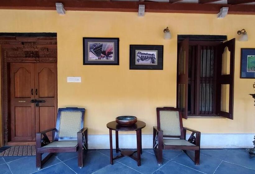 פנסיון Kariappa House