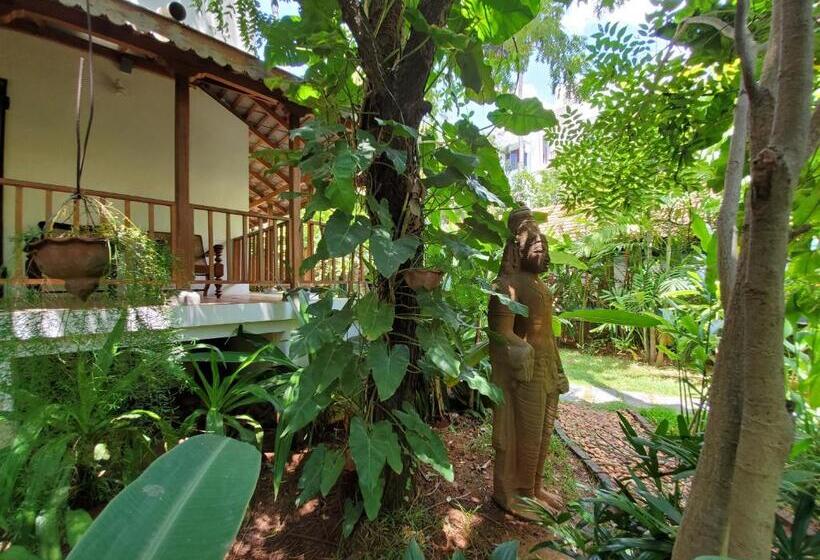 פנסיון Kariappa House