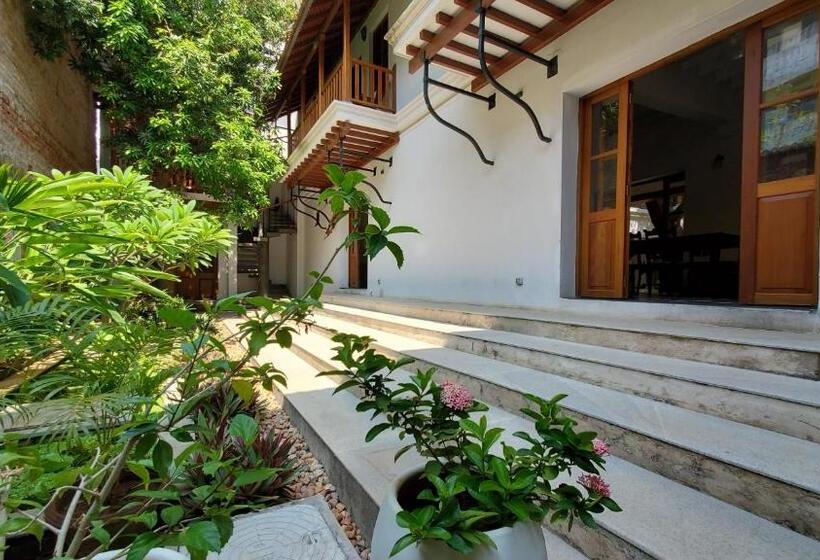 פנסיון Kariappa House