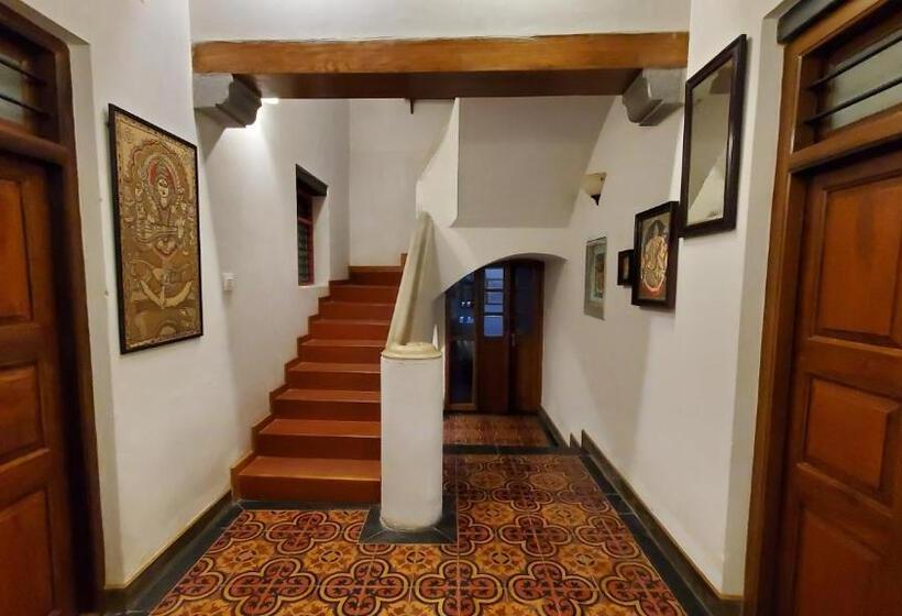 פנסיון Kariappa House