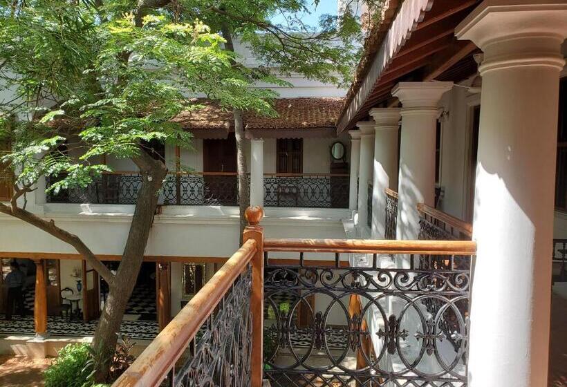 פנסיון Kariappa House