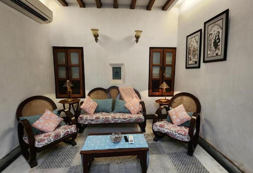 פנסיון Kariappa House