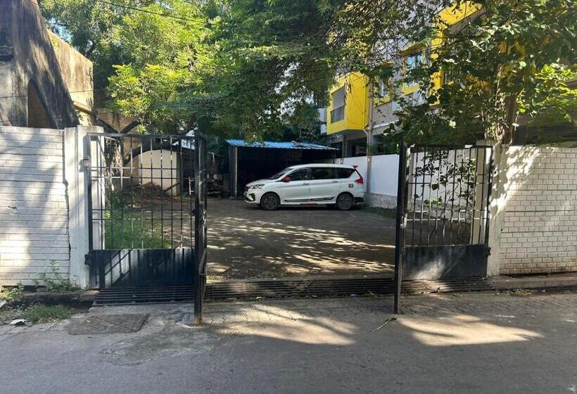 פנסיון Kariappa House