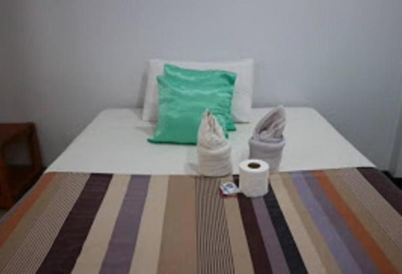 فندق صغير Oyo 718 Socrates Place