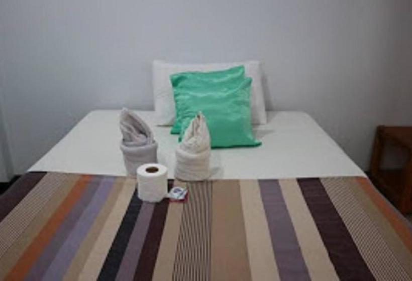 فندق صغير Oyo 718 Socrates Place