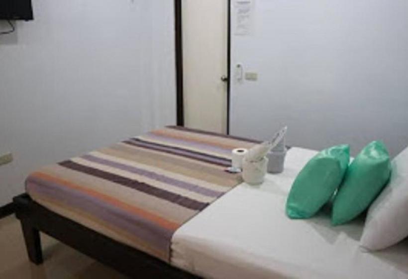 فندق صغير Oyo 718 Socrates Place