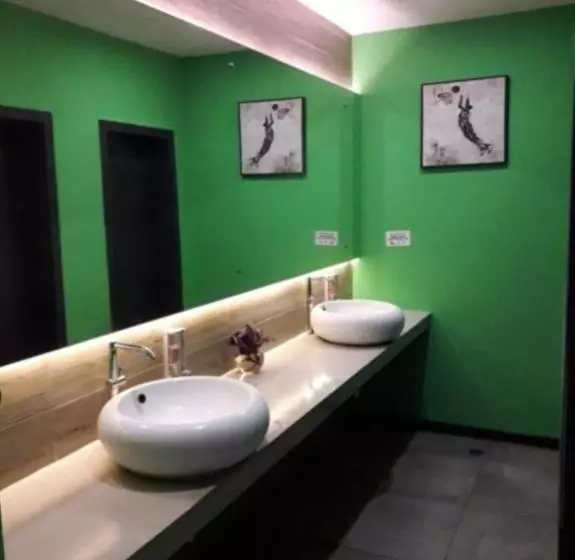 Hotelli Crew Express