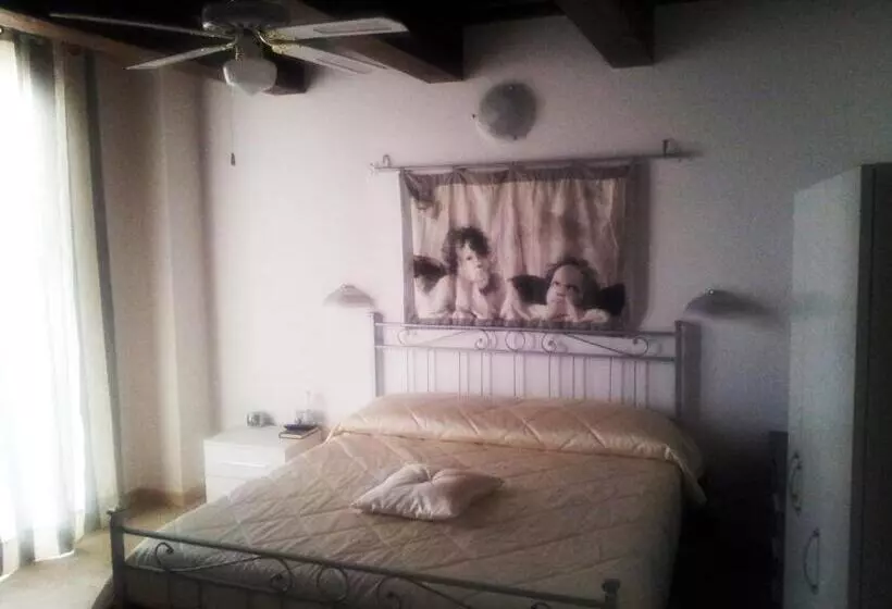 ホテル Agriturismo La Nocciolina