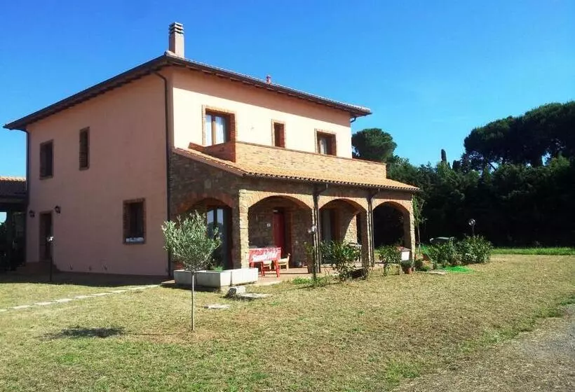 ホテル Agriturismo La Nocciolina
