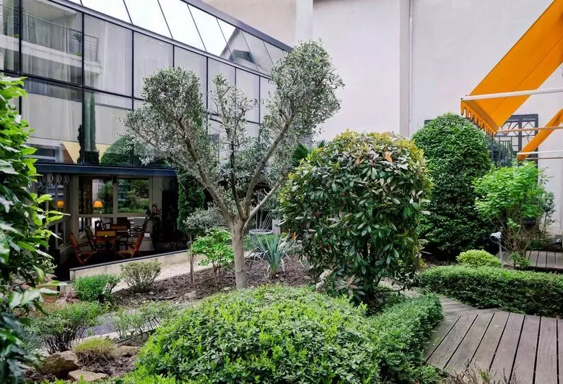 Отель Best Western Crequi Lyon Part Dieu