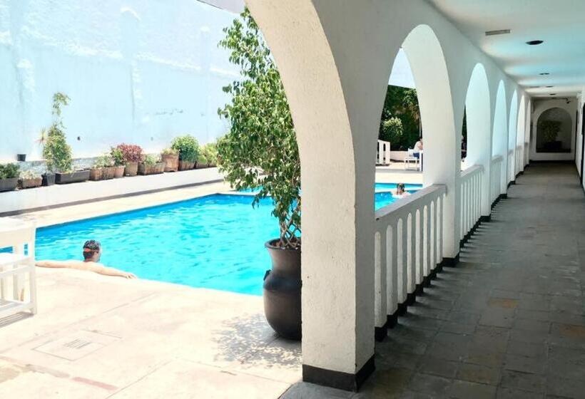 هتل Calli Quetzalcoatl