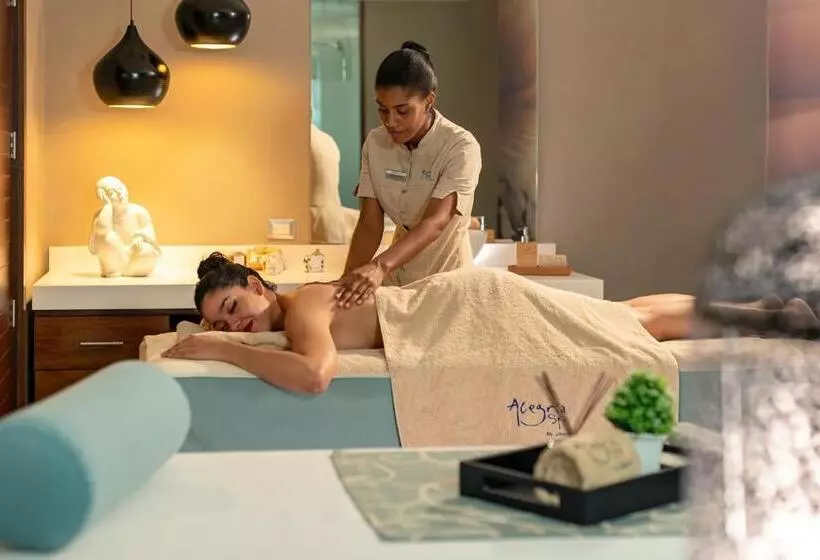 هتل Catalonia Santo Domingo