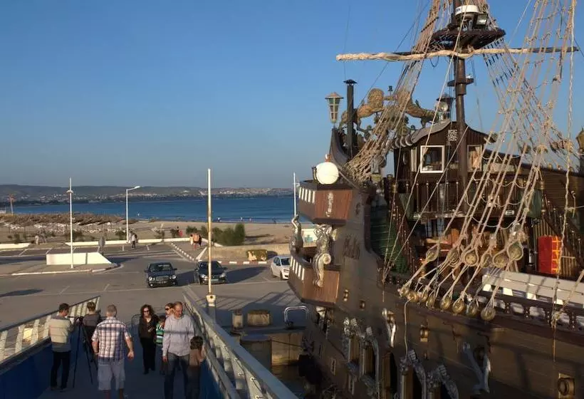 Отель Marina Palace