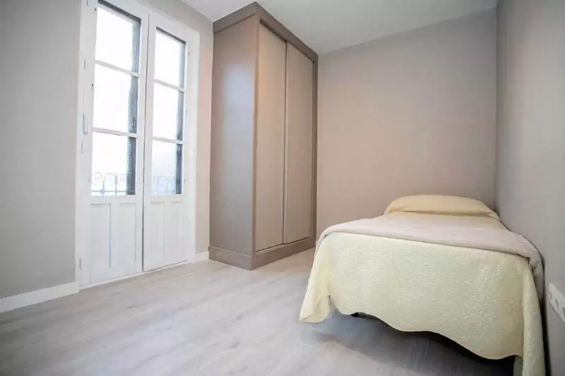 هتل Hostal Viena Plaza Nueva