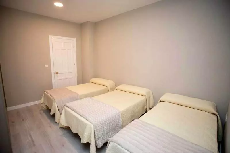 هتل Hostal Viena Plaza Nueva