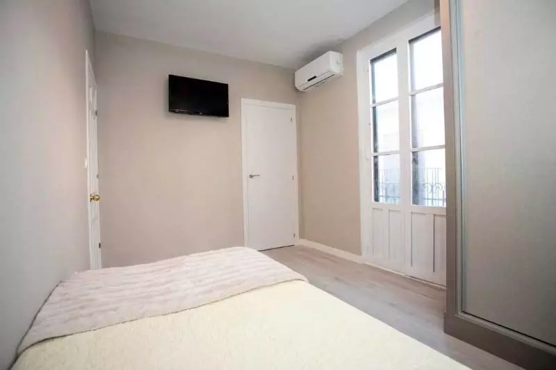 هتل Hostal Viena Plaza Nueva
