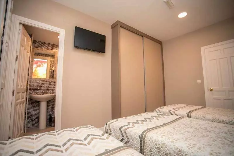 هتل Hostal Viena Plaza Nueva