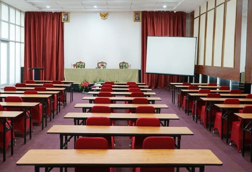 Marilyn Hotel Serpong