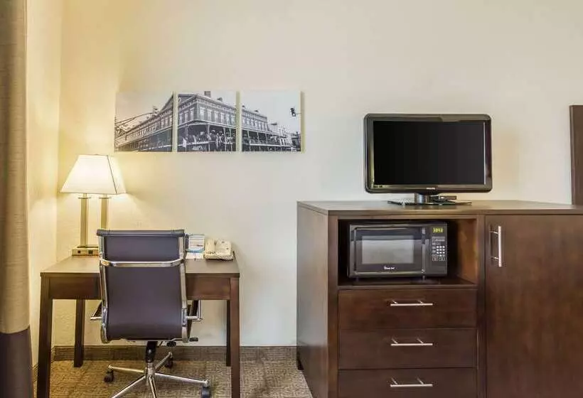 호텔 Comfort Suites New Orleans East