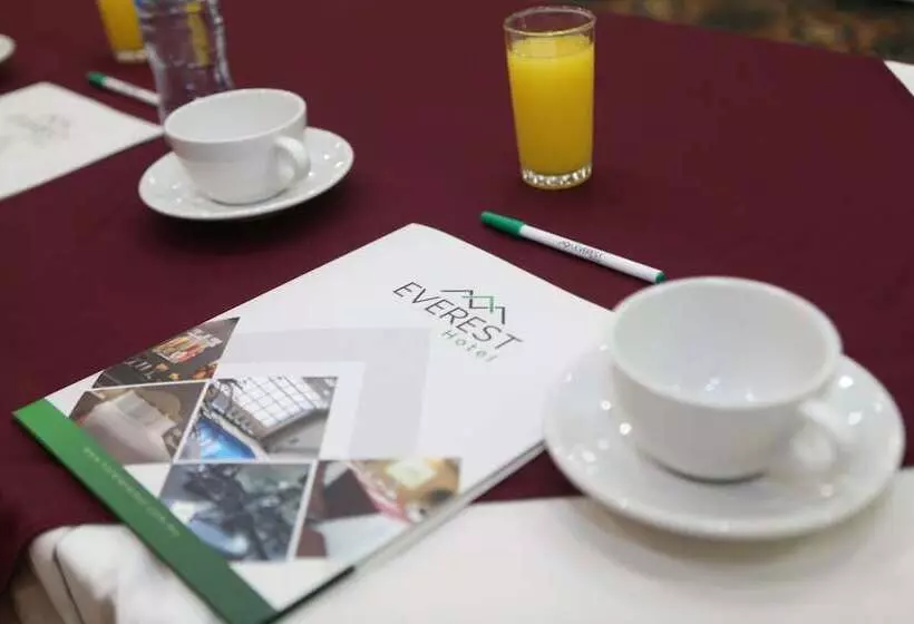 酒店 Everest Ciudad Victoria