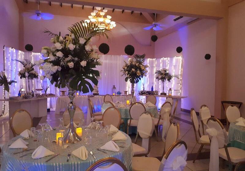 Hotel Las Olas Beach Resort