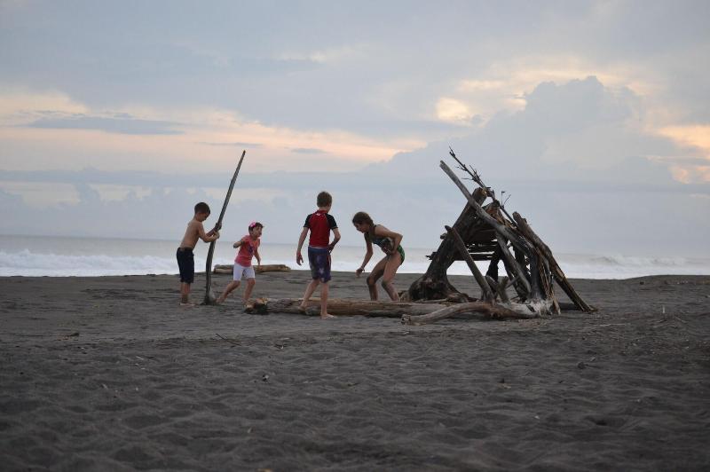 Hotel Las Olas Beach Resort