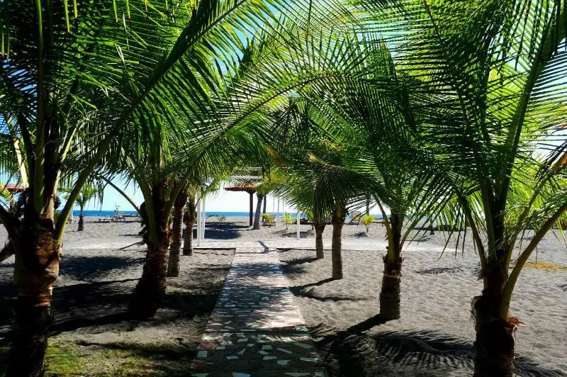 هتل Las Olas Beach Resort