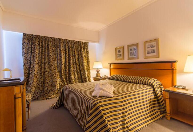 هتل Libertador Tandil