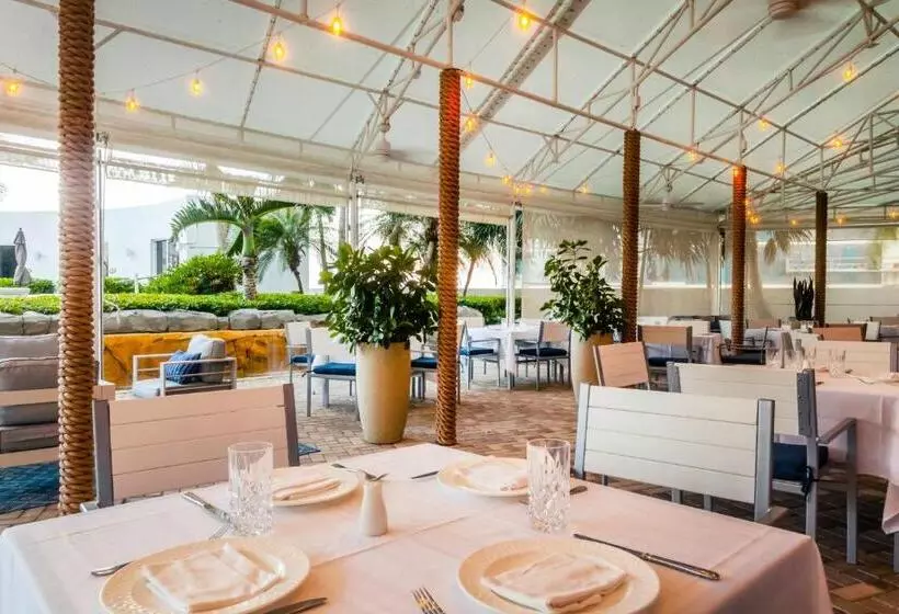 Отель Trump International Beach Resort   Sunny Isles Beach