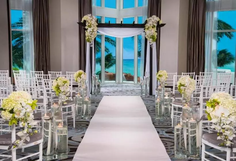 Отель Trump International Beach Resort   Sunny Isles Beach